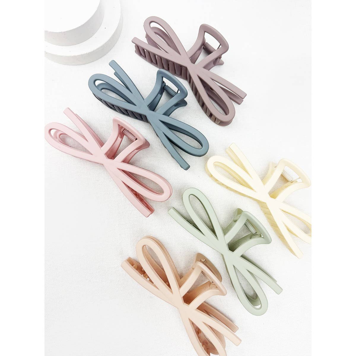 Soft Tone Jumbo Knotted Bow Hair Clip Claw