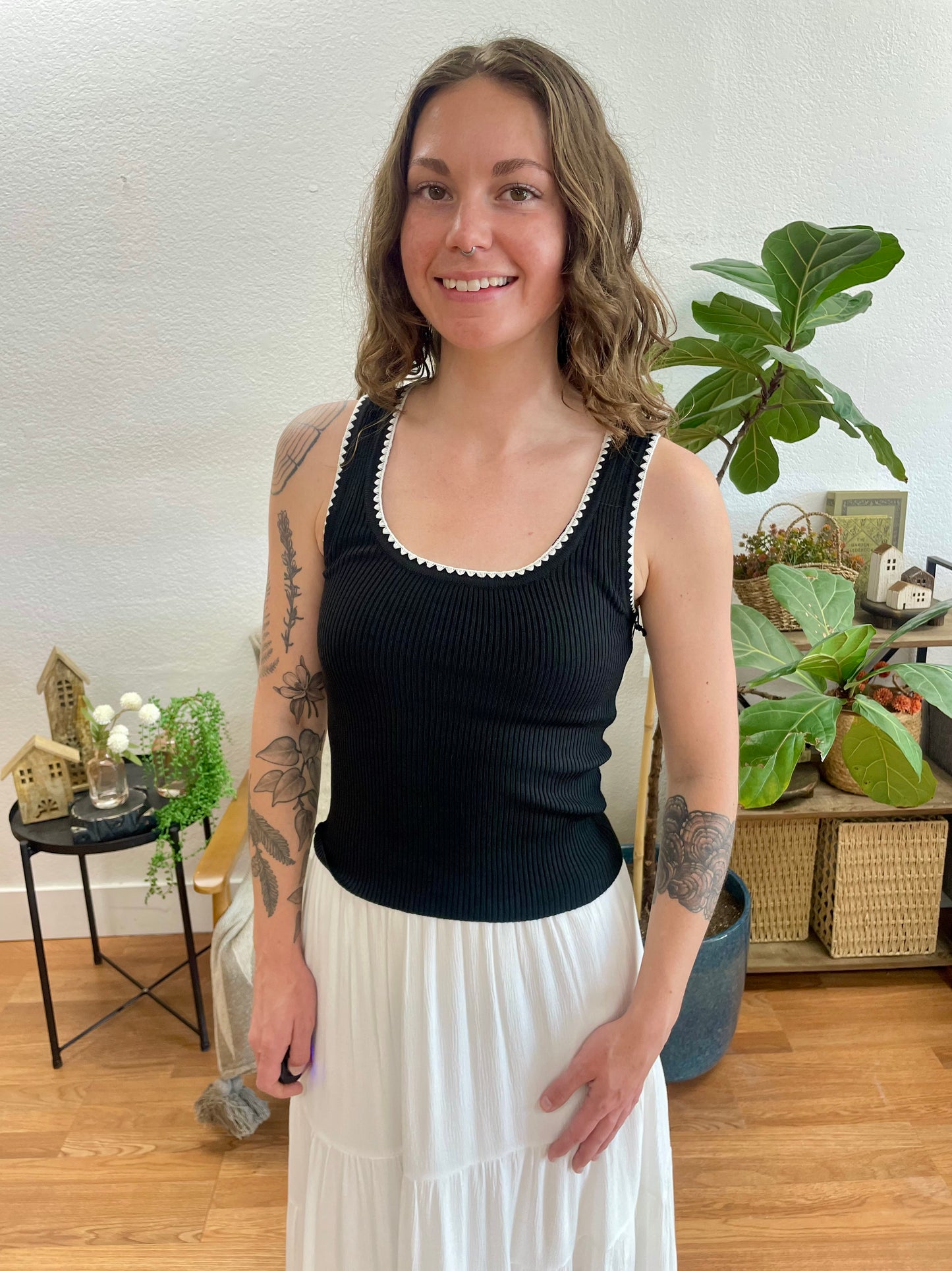 Black Contrast Scallop Hem Tank