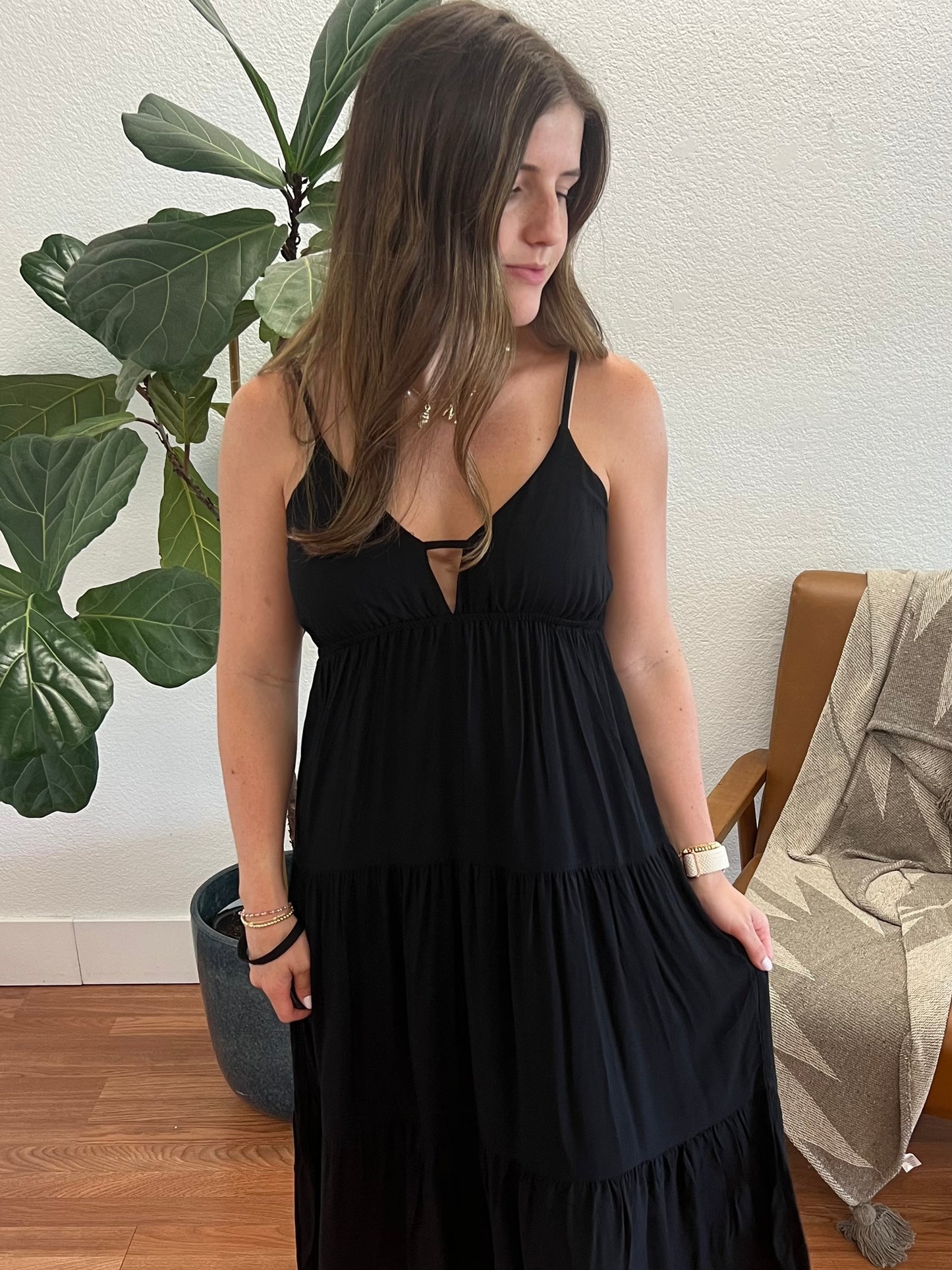 Black Sweetheart Neckline Tiered Midi Dress