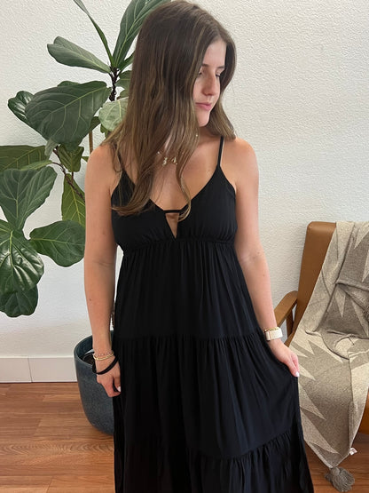 Black Sweetheart Neckline Tiered Midi Dress