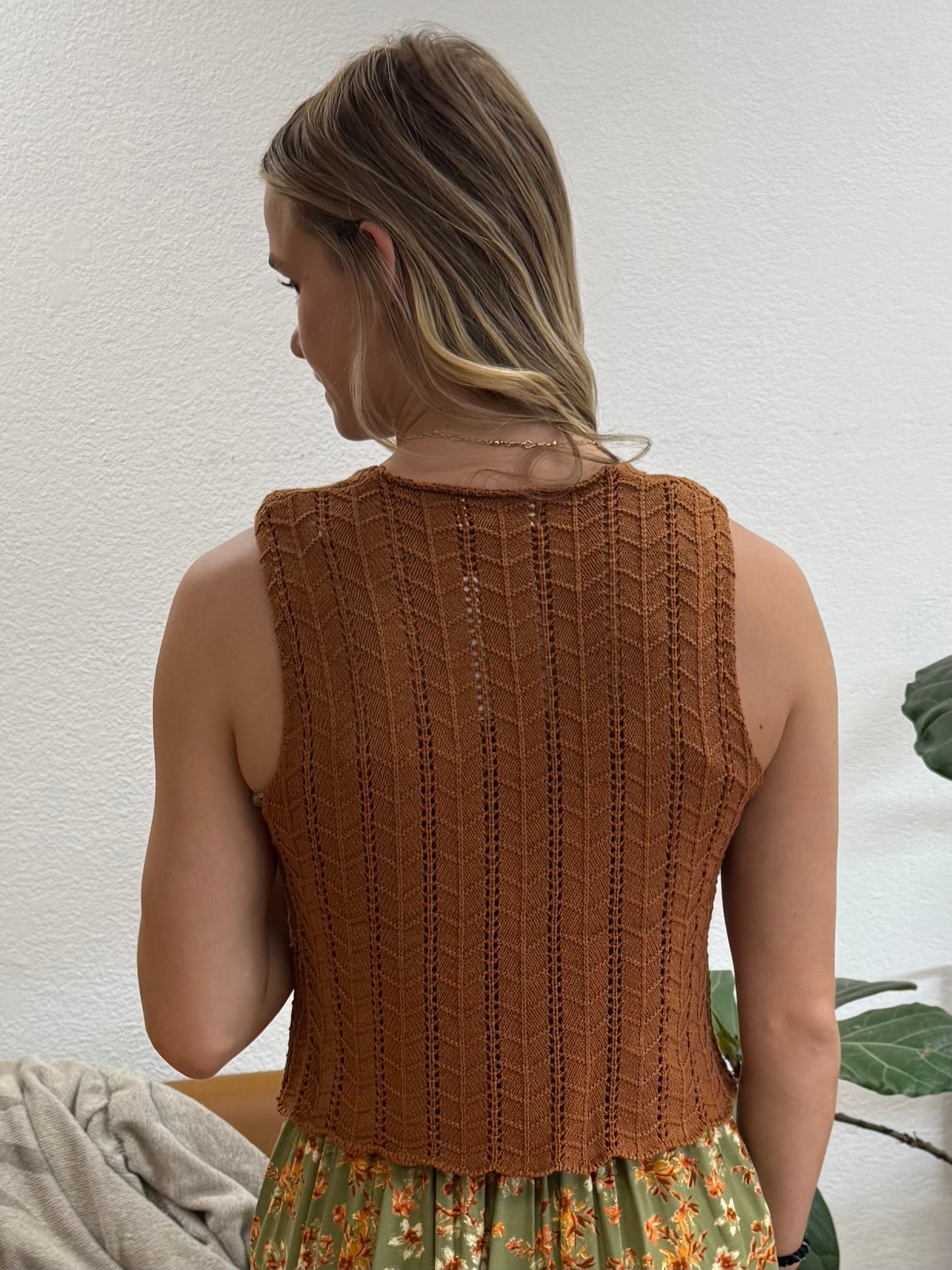 Toffee Wavy Knit Vest