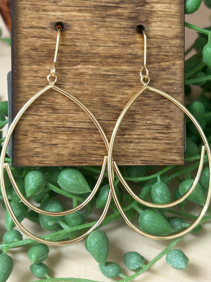 Layered Metallic Oval Dangle Earrings