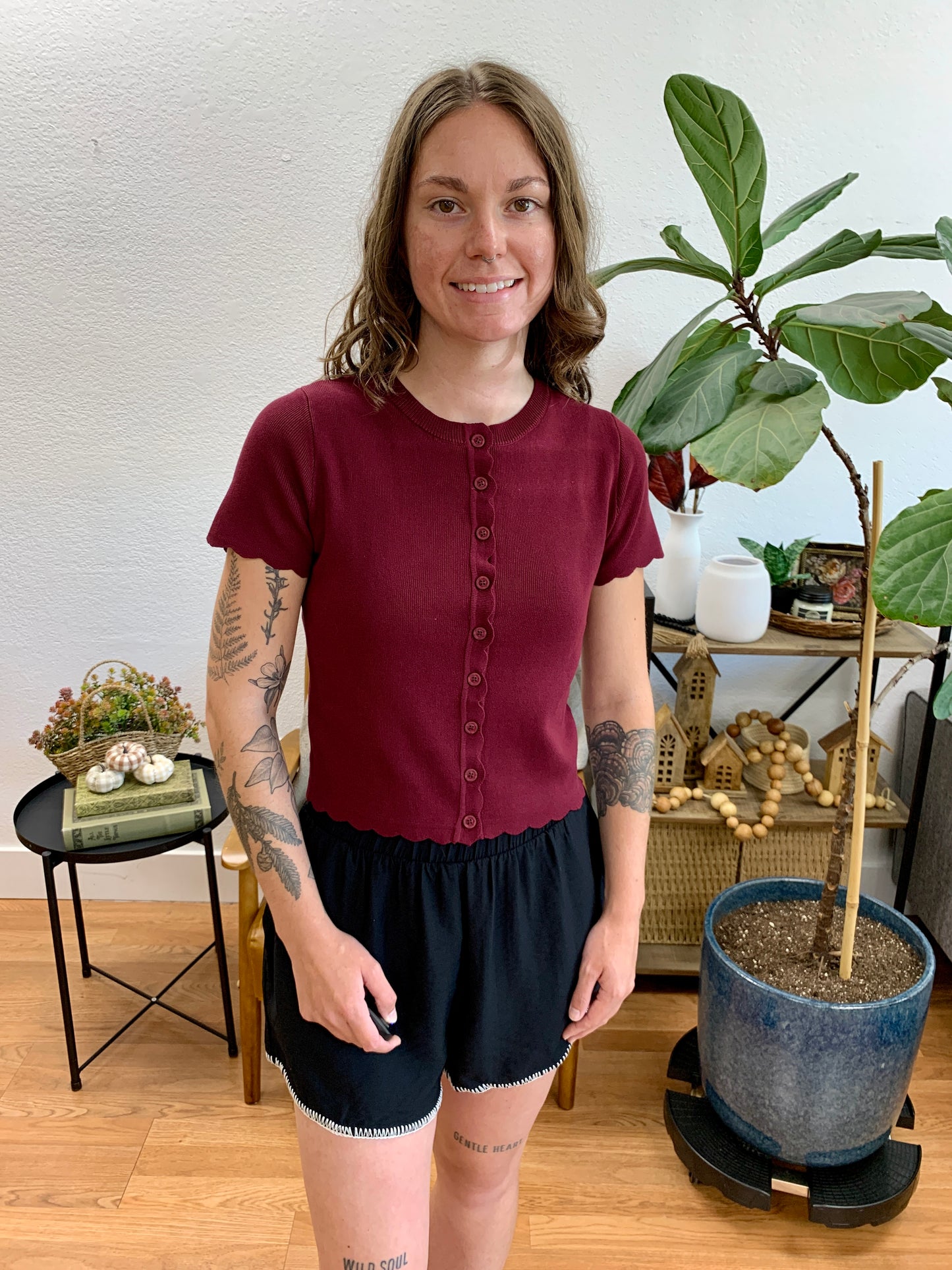 Burgundy Scalloped Short Sleeve Cardigan