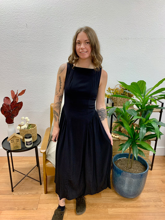 Black Boat Neck Sleek Dress