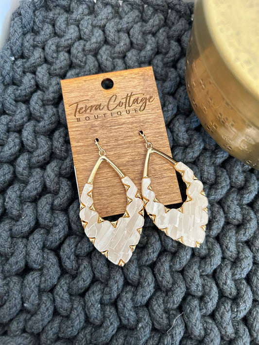 Faux Shell Oval Drop Earrings