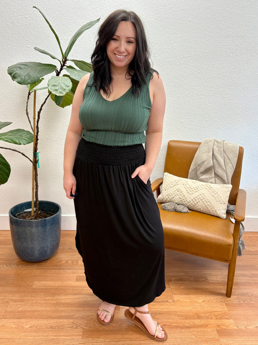 Black Solid Round Hem Maxi Skirt