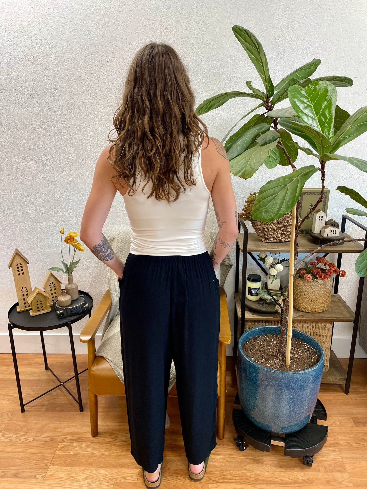 Black Solid Barrel Pants