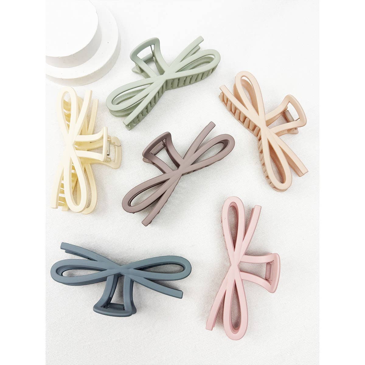 Soft Tone Jumbo Knotted Bow Hair Clip Claw