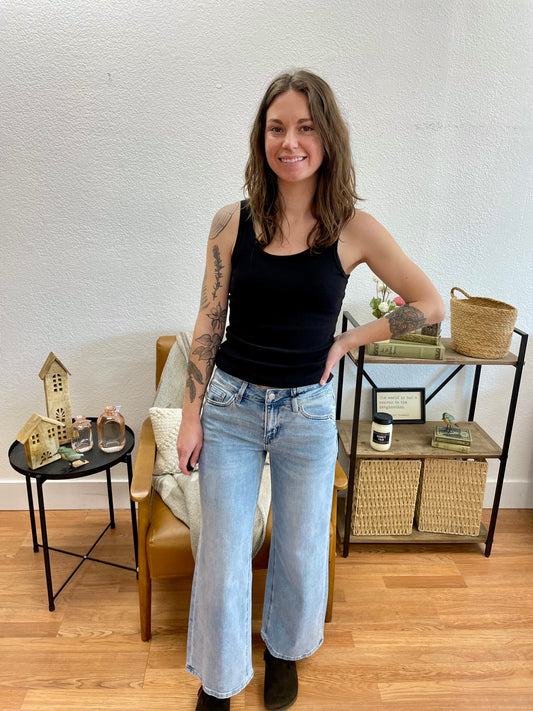 MICA Botticelli Mid Rise Crop Jeans