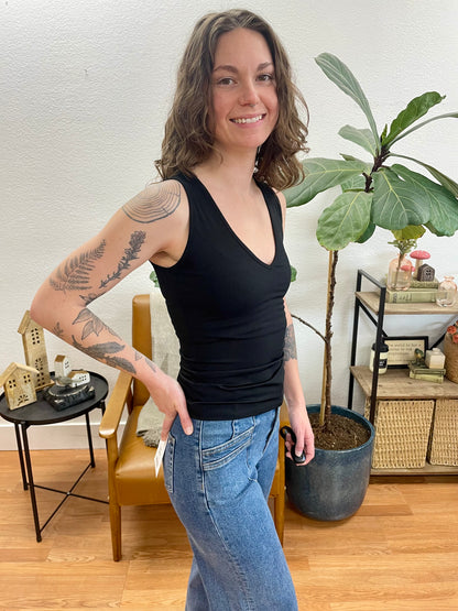 Black Ribbed V-Neck Sleeveless Top - Terra Cottage
