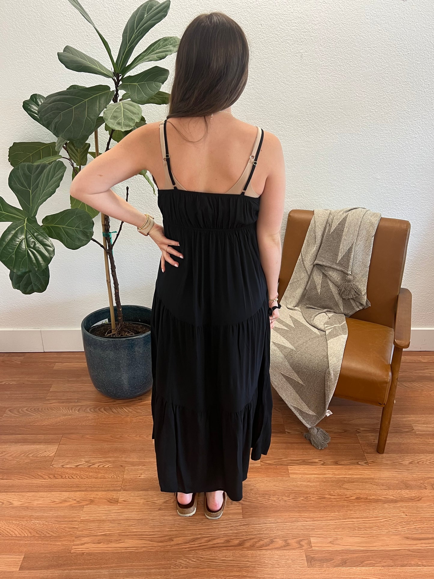 Black Sweetheart Neckline Tiered Midi Dress