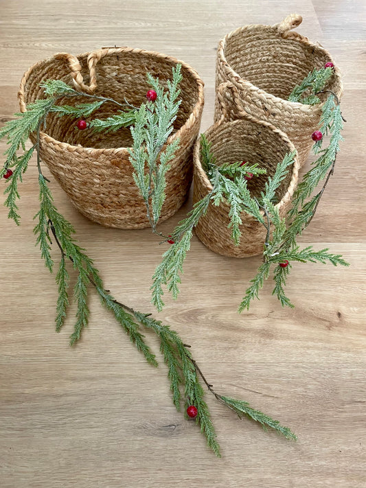 Cedar & Berries Garland