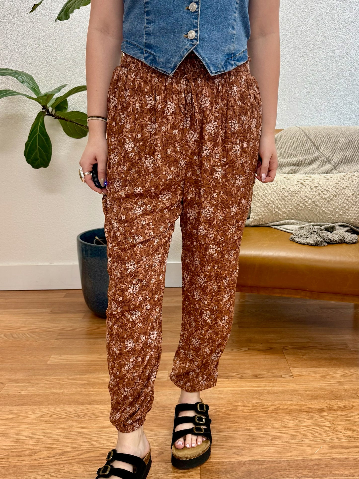 Cinnamon Print Smocked Pants