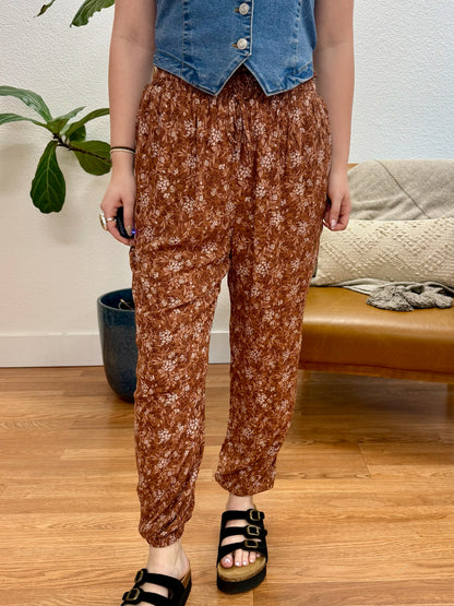 Cinnamon Print Smocked Pants