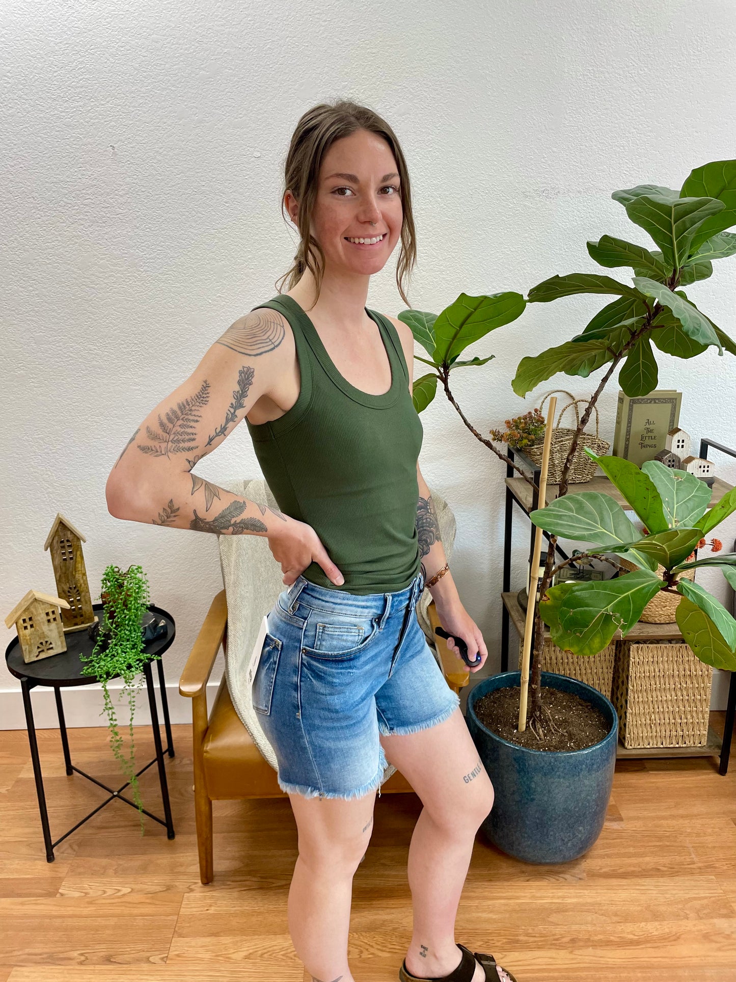 Mica Medium Sea Boyfriend Midi Shorts