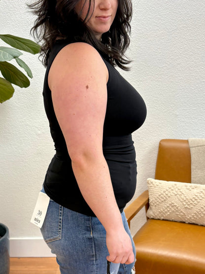 Black Scoop Neck Seamless Tank