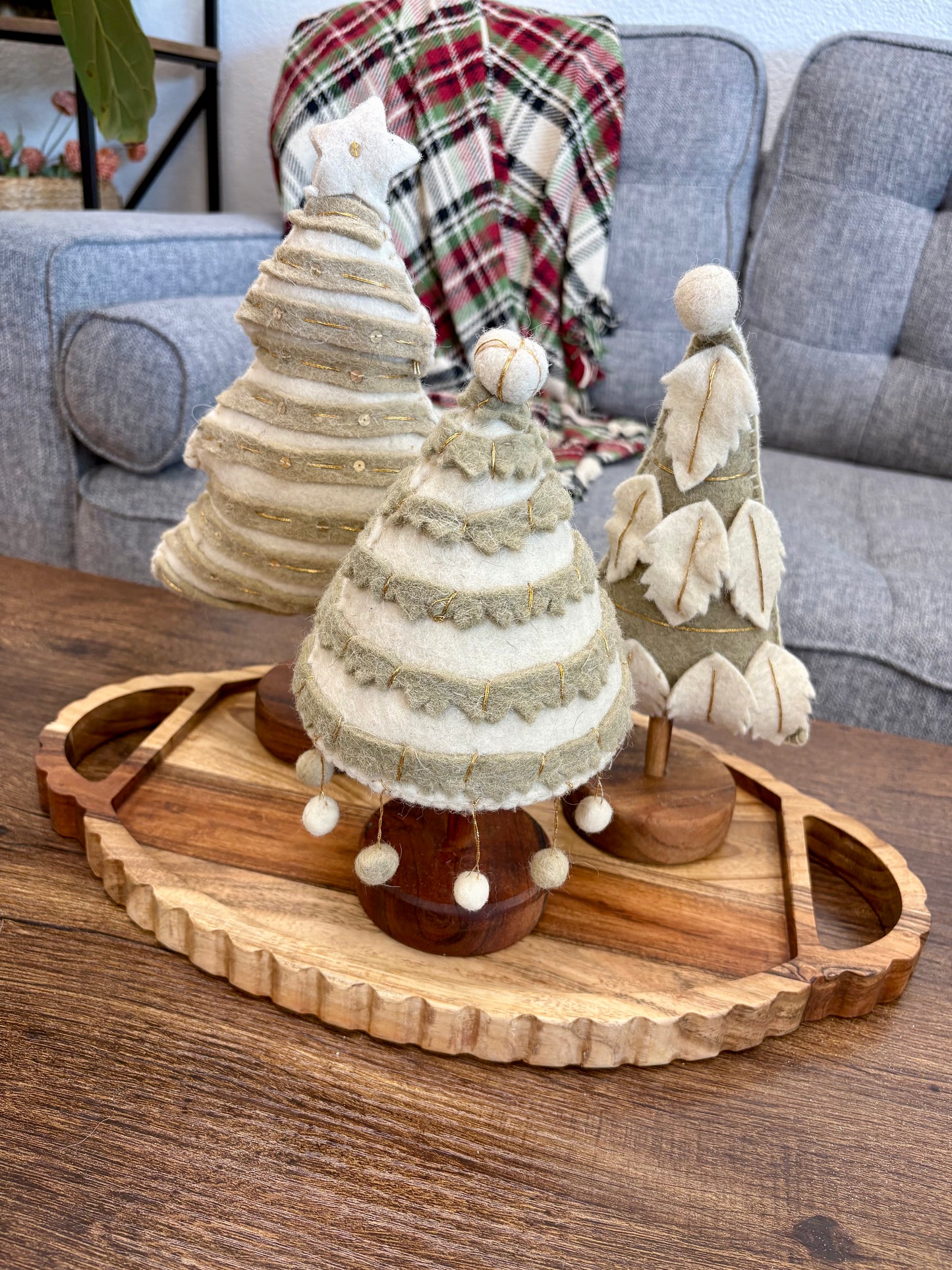 17" Scalloped Acacia Oval Wood Tray