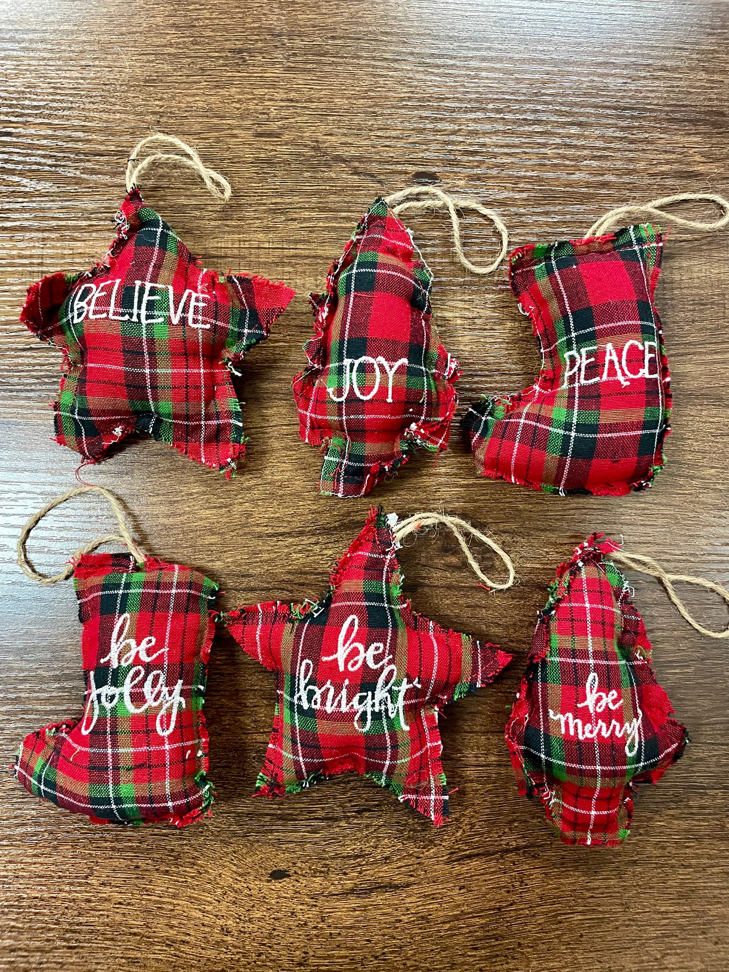 Scripty Plaid Ornament Set