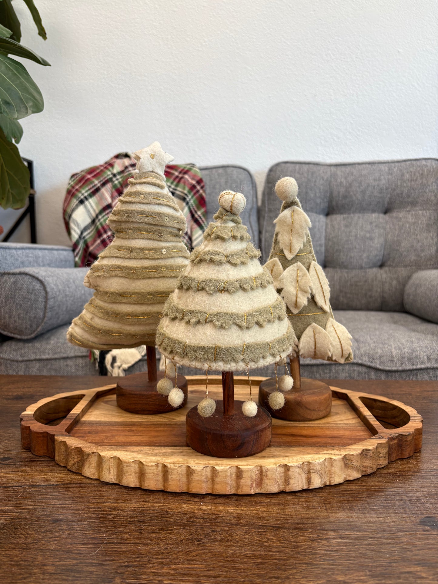 17" Scalloped Acacia Oval Wood Tray