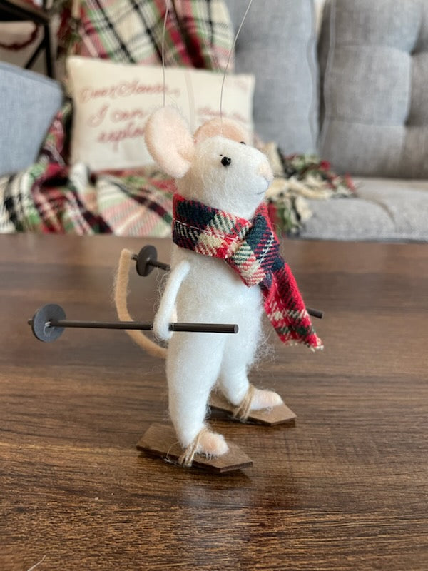 Skiing Mouse